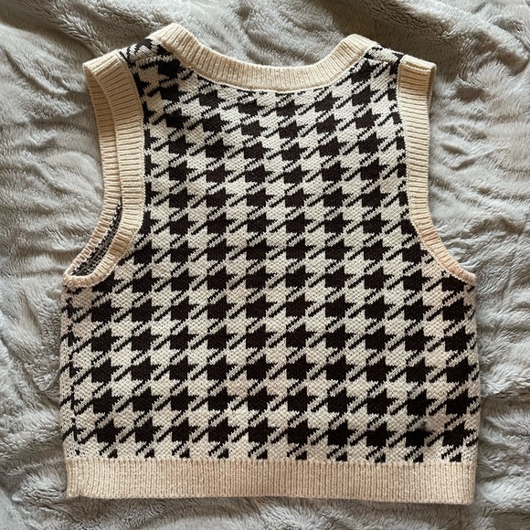 GARAGE Sweater Vest - Picture 2 of 4